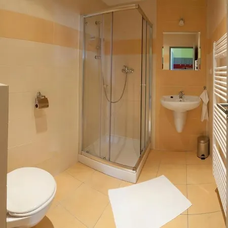 F - Team Hotel 2*