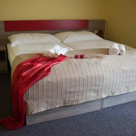 F团队酒店 Liptovský Hrádok