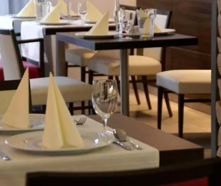 F团队酒店 Liptovský Hrádok